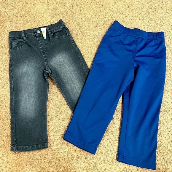 Bundle of 2 Pairs of Boys Pants Size 2T/24 Months - Picture 1 of 5